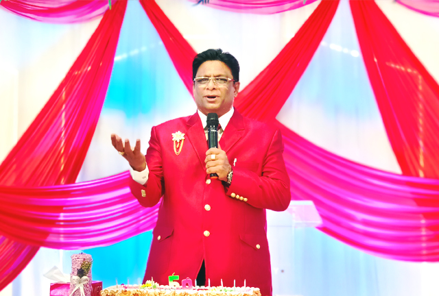 Bro Andrew Richard marks his 60th Birthday 2022 with grandeur at Prayer Centre, Valahcil in Mangalore on July 15th Friday along with large devotees and members of Grace Ministry.